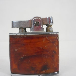 A Superb Vintage Metal Vintage Cigarette/Cigar/Pipe Lighter