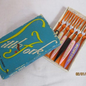 A Gorgeous Set of Six Vintage Seafood/Coacktail Forks in Stainless Steel, Made in Enland and in Original Box