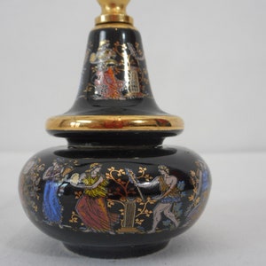 A Lovely Vintage Porcelain shaped Trinket Box / Pill Box / Jewellery box