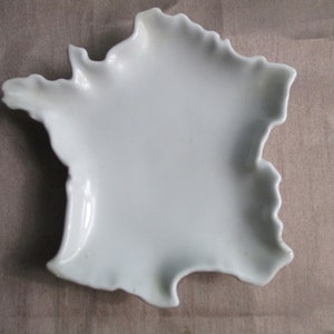 Eine wunderschöne Vintage Handgemachte Limoges Porzellan 'French Country/ Flag' Schmuck/Schmuck/Ring Box, Made in France