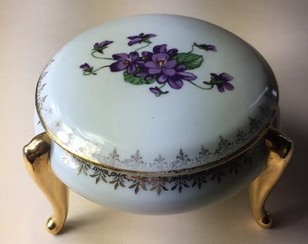 A Lovely Vintage Limoges Porcelain Hand-Painted Trinket Dish/Ring Box/Jewellery Box, Stamped