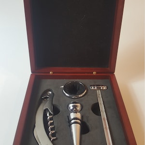 A Superb Vintage Wine Kit, Boxed, Corkscrew, Thermometer & Stopper, Made in France