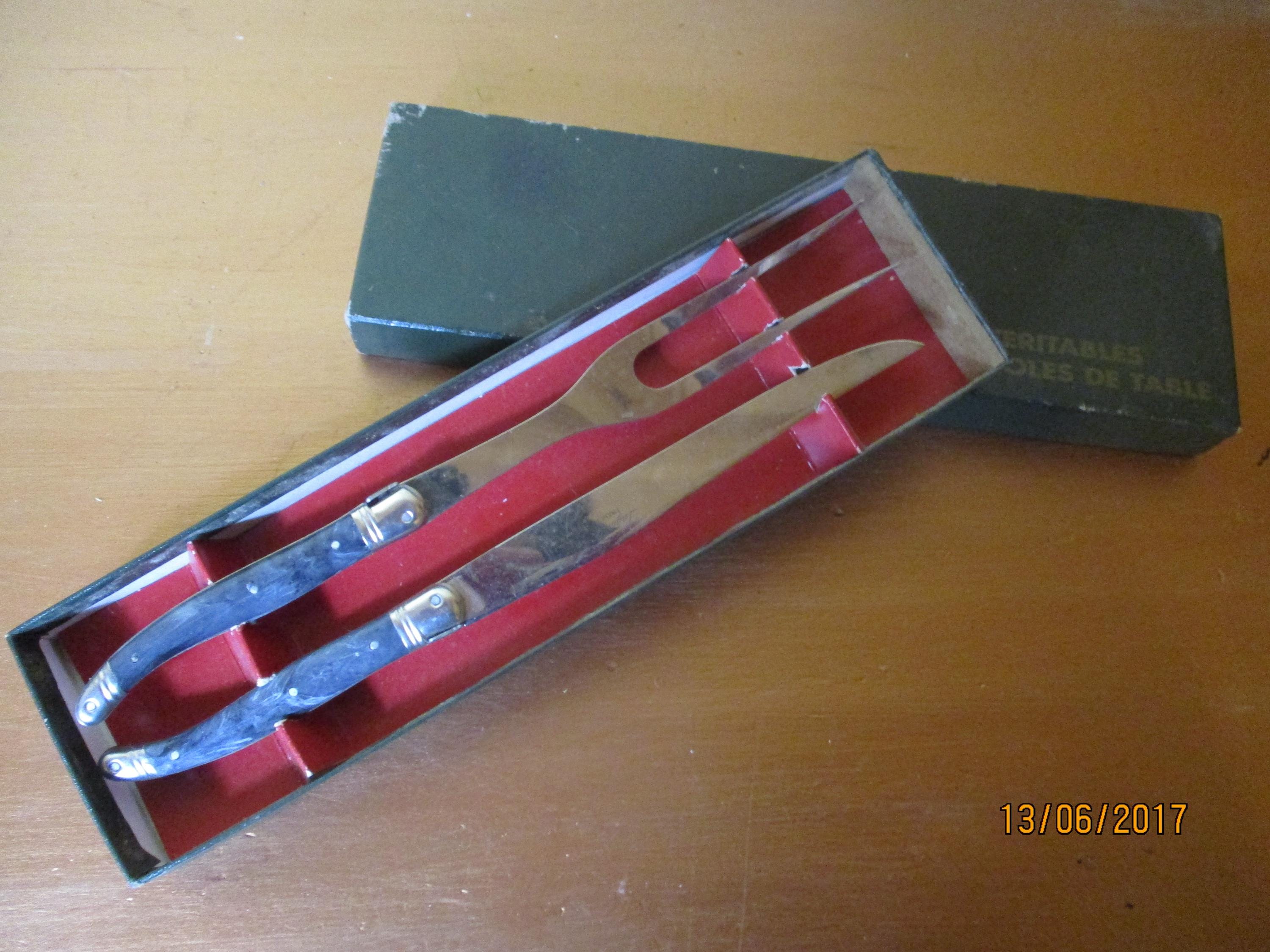 フランス製のラギオールカービングナイフとフォークの豪華な