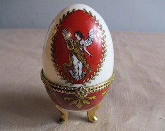 A Beautiful Vintage French Porcelain Trinket Box / Jewellery box/Ring Box/Pill Box. Egg-Shaped