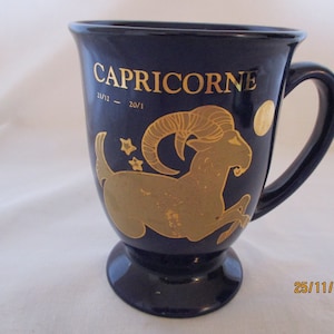 Ein wunderschöner handbemalter Vintage Kobalt Blauer Steinbock/Sternzeichen/Bith Schild Porzellan Kaffee/Tee Tasse,Made in France