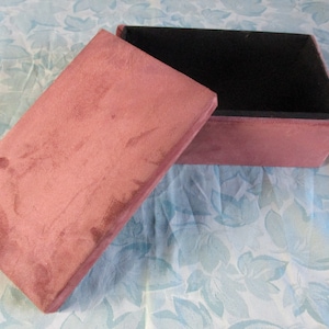 Ein schöner Vintage französischer handgemachter Blush Samt / Filz und Holzschmuck / Schmuck / Aufbewahrungsbox, Erinnerungsbox, Briefkasten