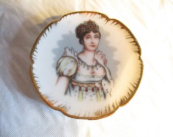 Un rare vintage peint à la main/peint à la main en porcelaine/assiette en porcelaine tendre/peinture de Joséphine Boneparte en édition limitée, fabriqué en France