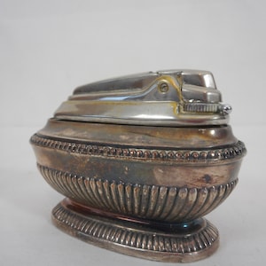 A Superb Vintage silver plated Metal Vintage Cigarette/Cigar/Pipe Lighter
