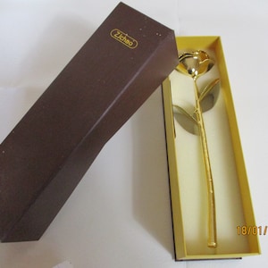 A Unique Vintage 24k hand-made, gold-dipped Rose/Flower, Made from Crushed Roses with Authentification Certificate in Presentation Box