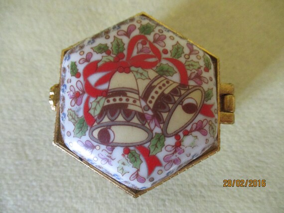 A Lovely Vintage French  Porcelain Trinket Box / … - image 3