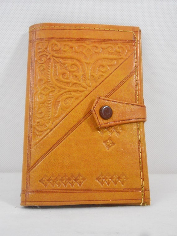 A Gorgeous Vintage Fashionable Leather Purse / Wal