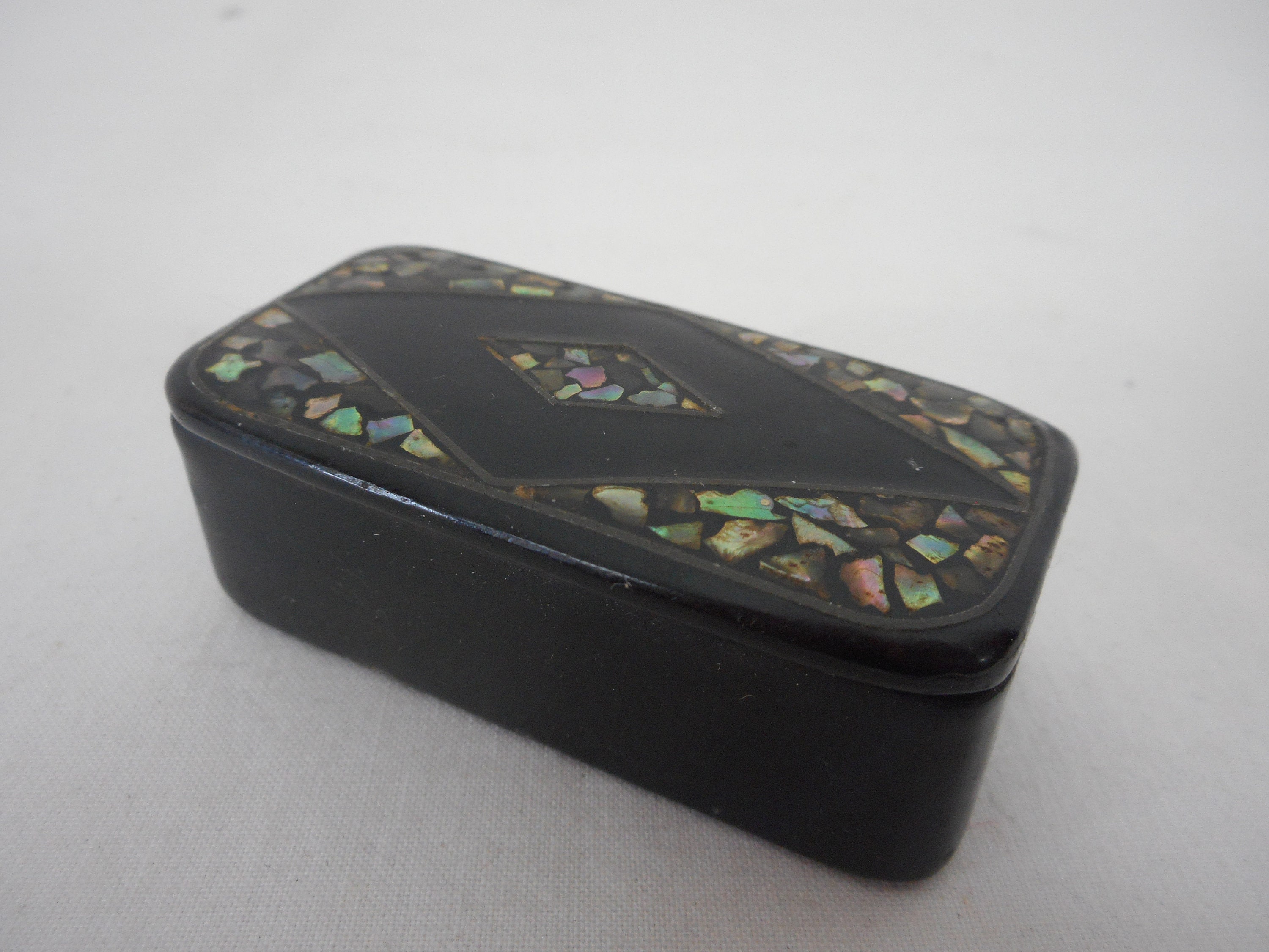 A Lovely Antique French snuff box / Pill Box /