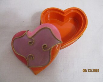 A Lovely Vintage French Hand-Made, Hand-Painted Porcelain HEART-Shaped Trinket Box / Pill Box / Jewellery box