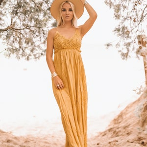 Sukienka musztardowa, sukienka z odkrytymi plecami, sukienka boho, sukienka boho, sukienka do sesji zdjęciowej, sukienka na plażę letnią
