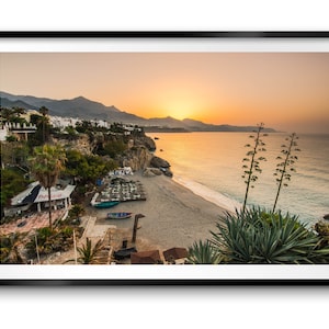 Fine Art Print Amanecer en la playa de Nerja en la Costa del Sol, España Blue Ocean Giclee Foto enmarcada Decoración del hogar Sin marco Paisaje marino Fotografía marina