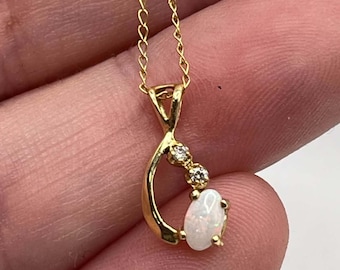 Estate Dainty 14k Yellow Gold Genuine Fire Opal Diamond Chip Teardrop Pendant Necklace