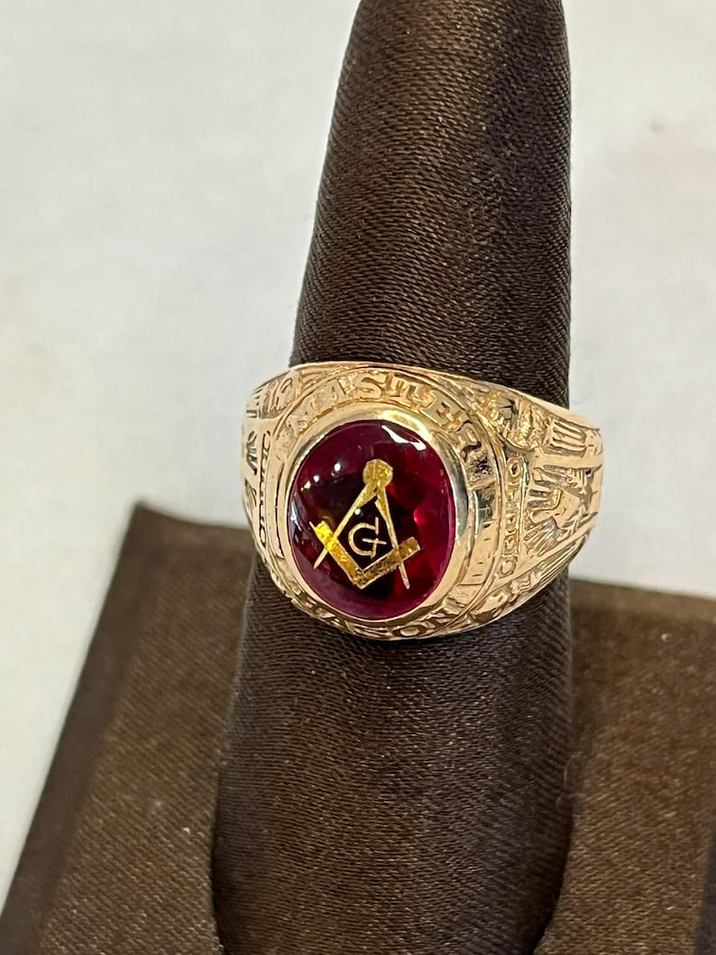 Vintage 10k Yellow Gold Ruby Masonic Master Mason Signet Ring - Size 8. ...