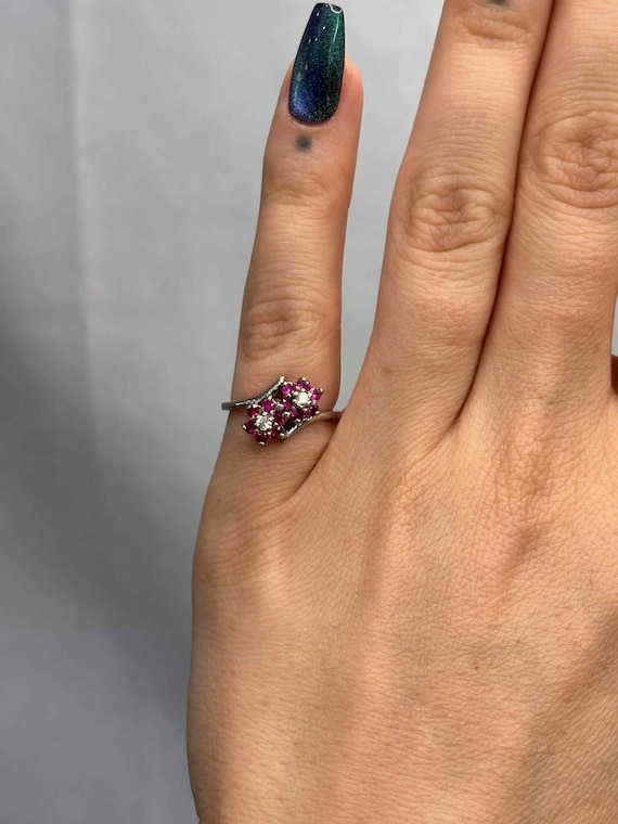 10kt White Gold Blazing Red Topaz and Quartz Flower Cluster Ring Size 4 1/2