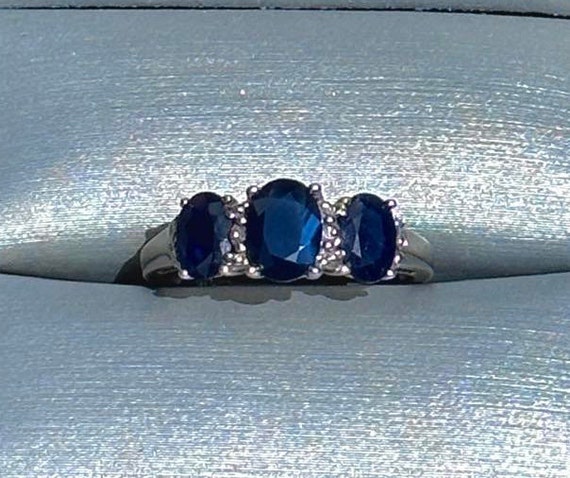 Vintage Three Stone Natural Oval Blue Sapphire & … - image 1