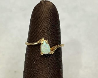 Vintage 10k Yellow Gold Solitaire Teardrop Opal Ring - Size 4.75