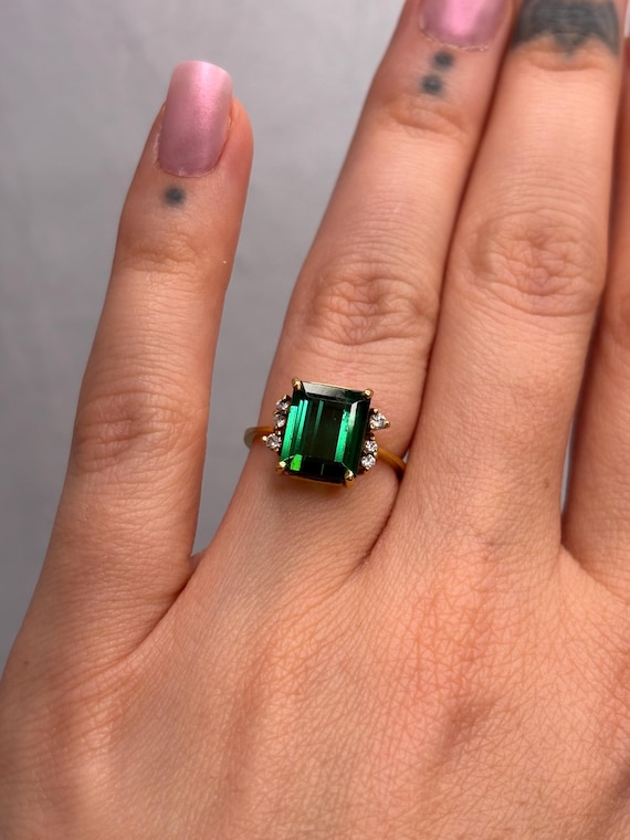 Vintage 18kt Yellow Gold Emerald Cut Tsavorite Garnet and Diamond Accent Ring Size 6