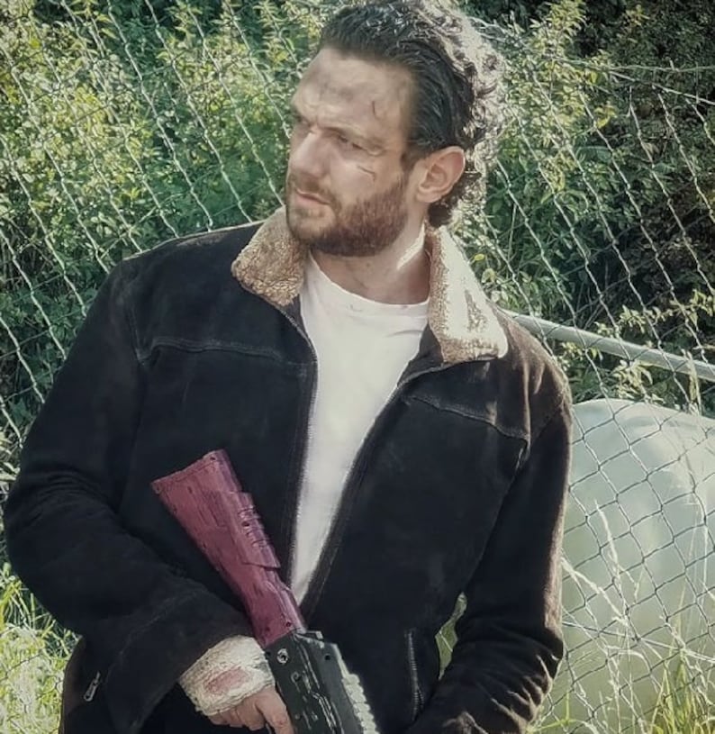 Braune Wildlederjacke von Suzahdi Größen XS 5XL Auf Bestellung Inspiriert von Rick Grimes TBT Style Bild 1