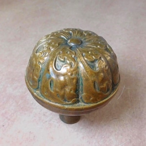 Antique Norwalk Heraldic rare door knob ornate detail passage Victorian brass bronze 1900 doorknob