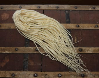 Lot de 40 dreads blondes d'un blanc pur, 40 cm (16 po.), faites main, longues et fines, idéales pour un style classique, soigné et féminin