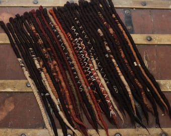 35 dreadlocks fabriquées à la main en laine brune et automnale, ultra légères, décorées d'enveloppes et de perles, dreadlocks temporaires