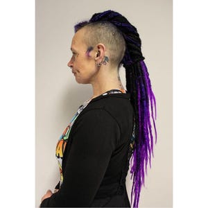 20 dreads doubles, noires à violettes, dreads ombrées traduisibles, 60 cm, parfaites pour une parure partielle, mohawk dread, dreadhawk