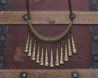 Collier bohème sombre, pendentifs en bronze, éléments pendants, bijoux sombres, fait main, avec chaîne en bronze fournie