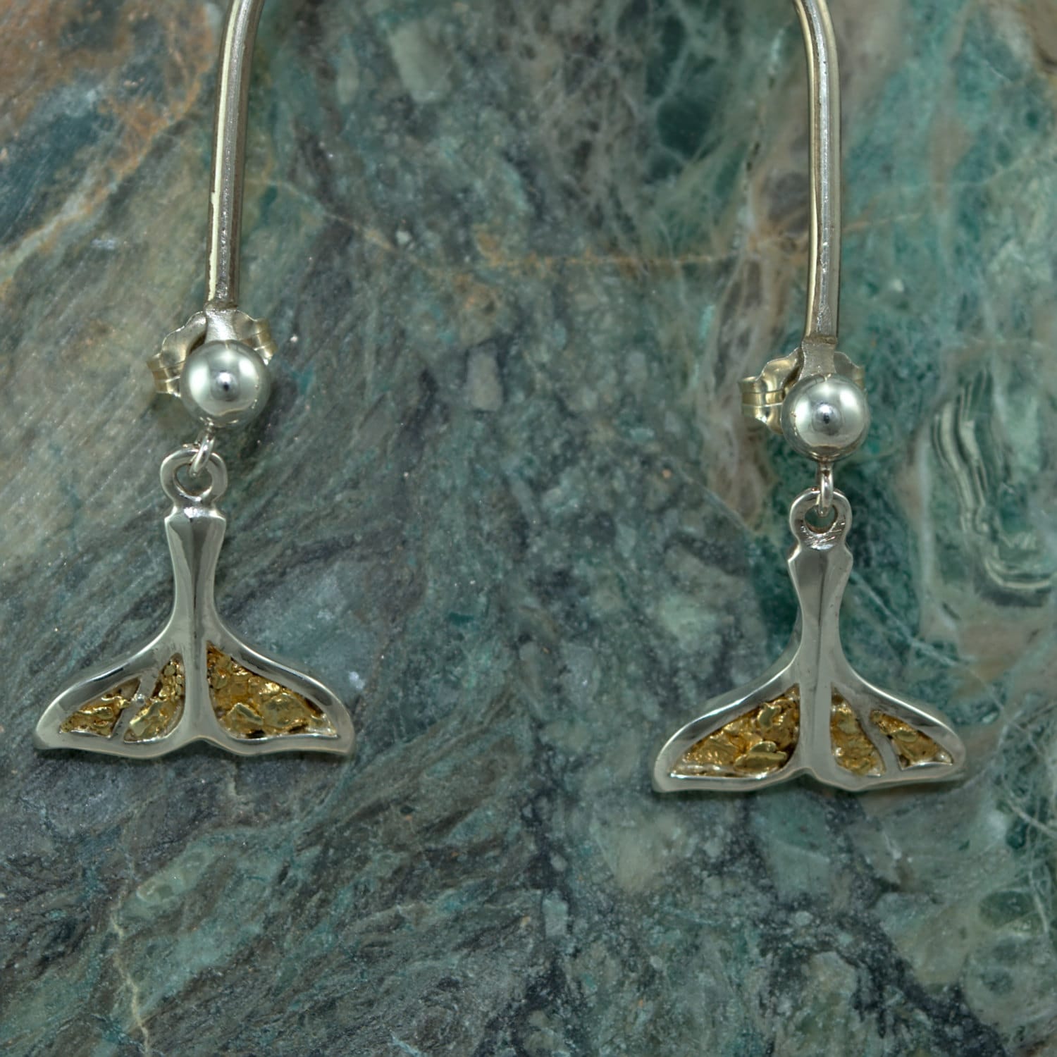 Orecchini Pinocchio e Balena oro giallo 18k e smalto