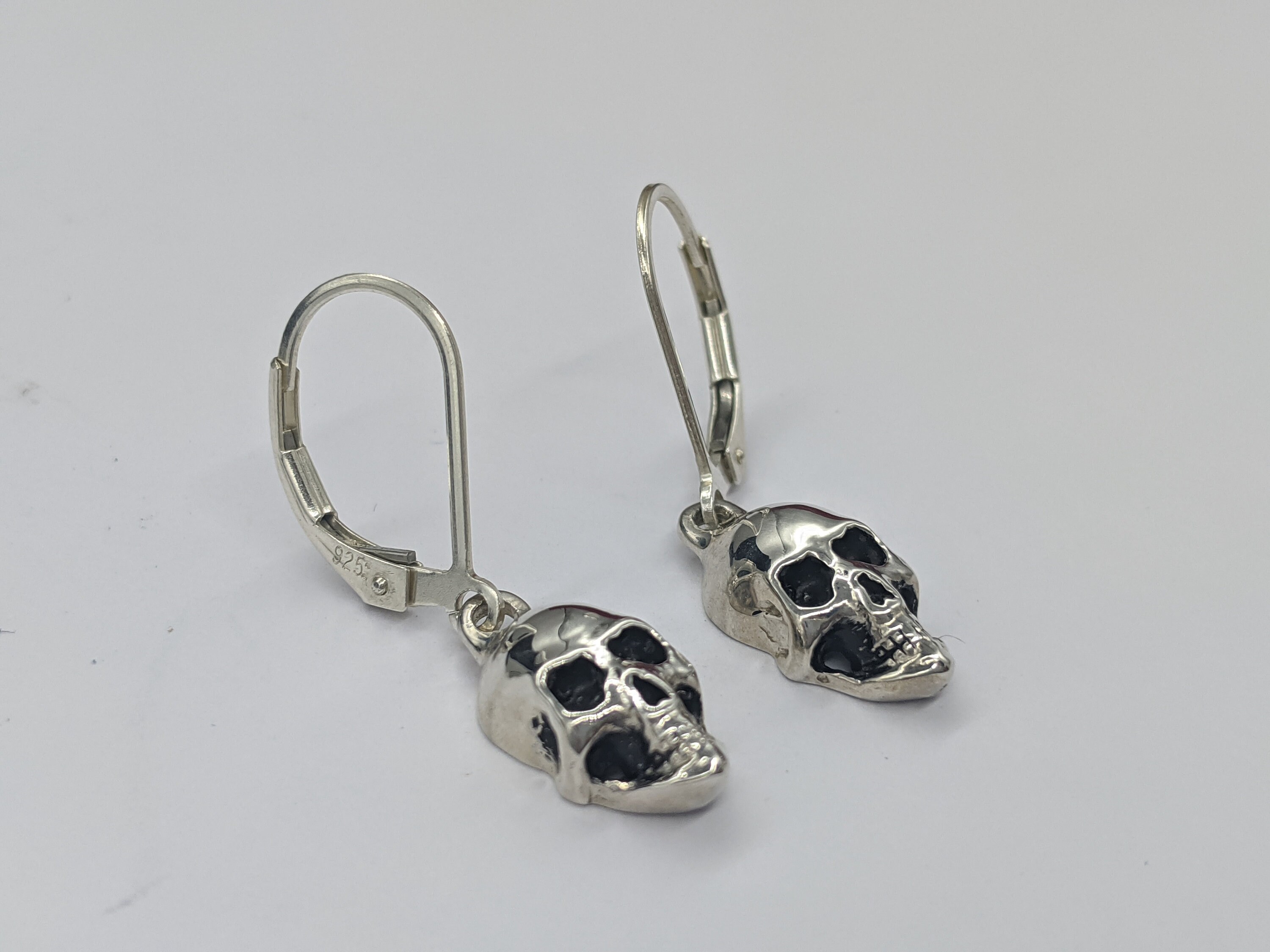 Skull dangle hotsell earrings