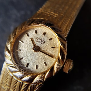 Vintage Women's Citizen Gold Plated Watch With Textured Bracelet And Bezel