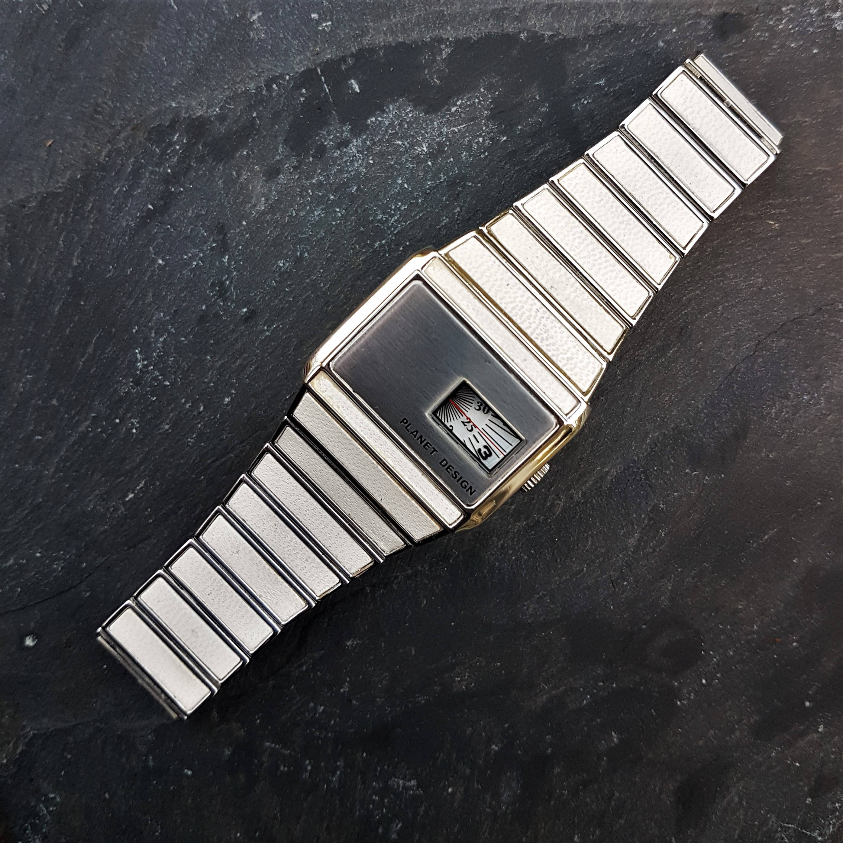 Womens Planet Design Jump Hour Vintage Watch, White Leather 