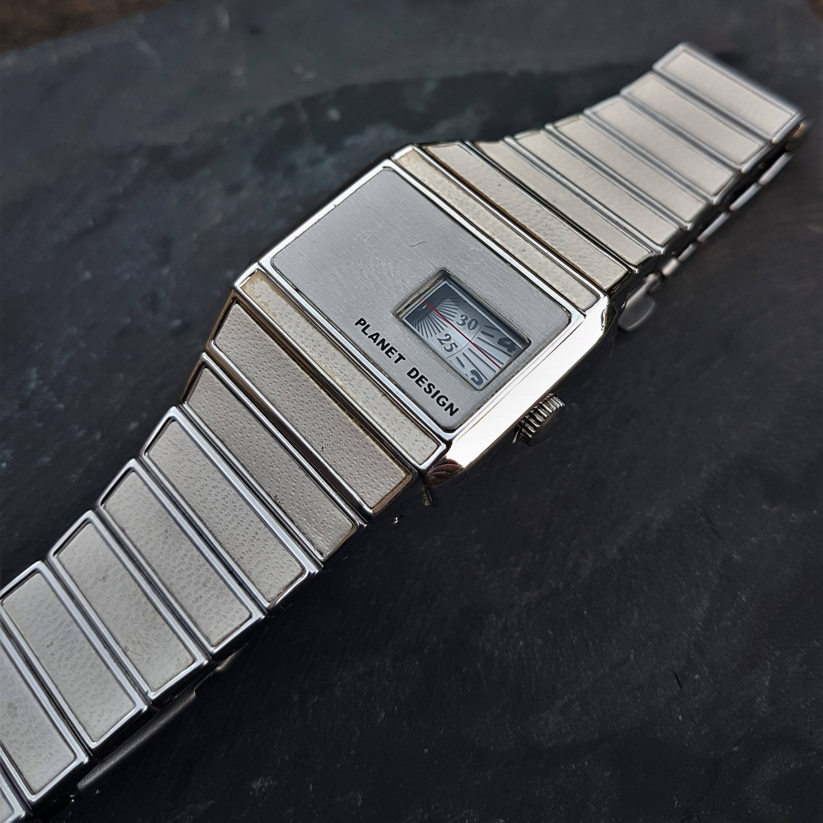 Womens Planet Design Jump Hour Vintage Watch, White Leather 
