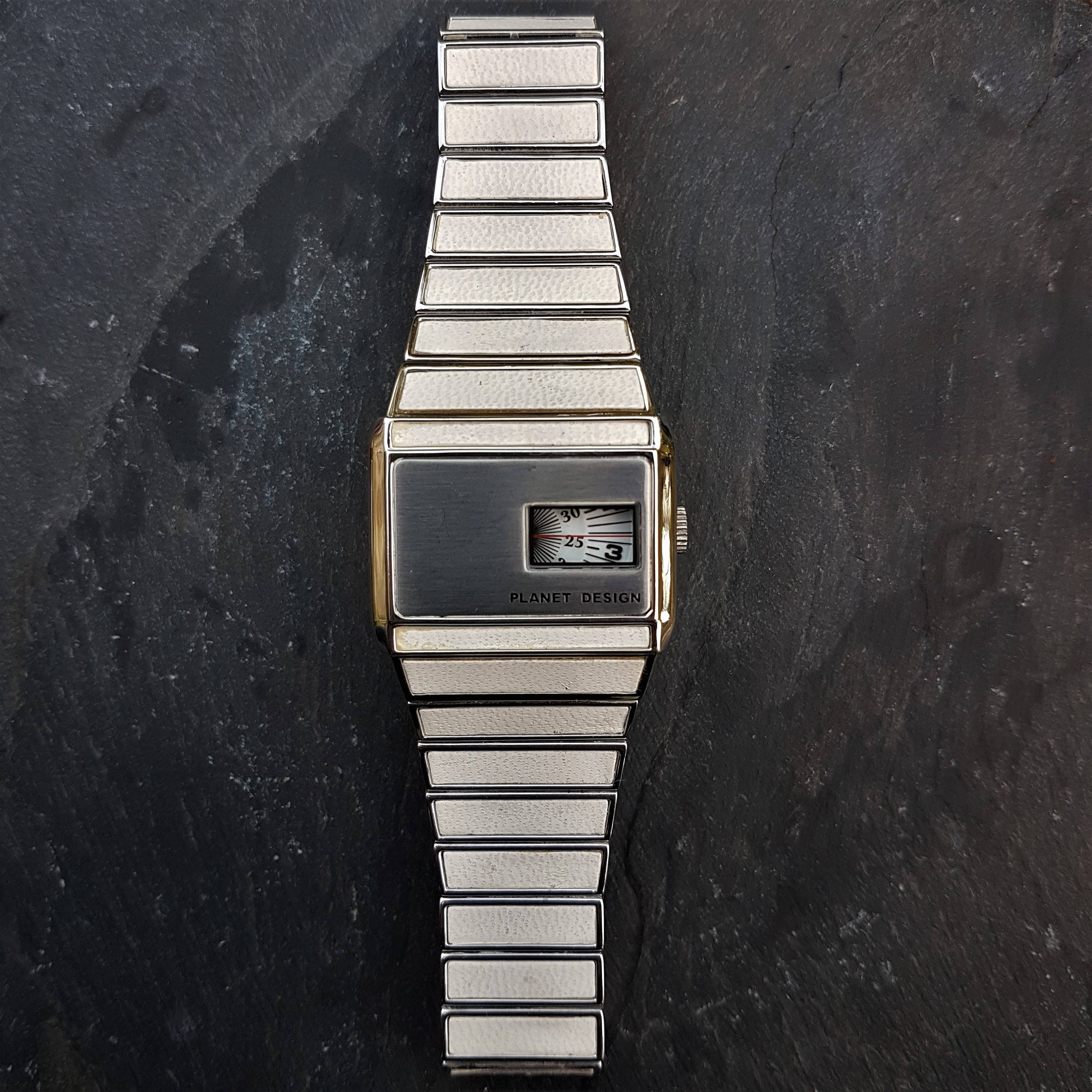 Womens Planet Design Jump Hour Vintage Watch, White Leather 