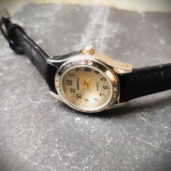 Vintage Women s Watch it Chrome Quartz Watch With Date Display