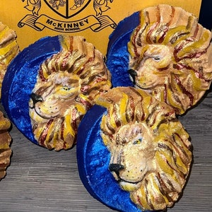 Lion Safari on a Disc Plastic Mold or Silicone mold, bath bomb mold, soap mold, lion mold, resin mold, cat mold, big cat mold, king mold