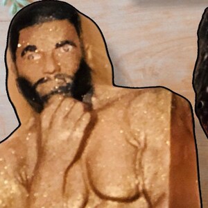 Puede incluir: Un primer plano del torso de una persona, cubierto de purpurina dorada. La persona mira a la c&aacute;mara con una expresi&oacute;n seria. Su cabello es negro y tiene barba.
