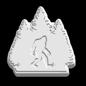 Puede incluir: Silueta blanca de un Bigfoot caminando por un bosque de árboles. La imagen está en estilo 3D.