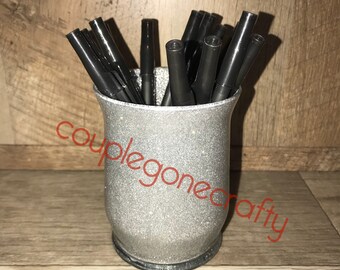 Make-up brush/pen holder