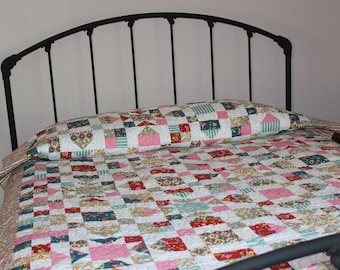 Handmade Strawberry Fields Twin Quilt – Floral Patchwork Bedding