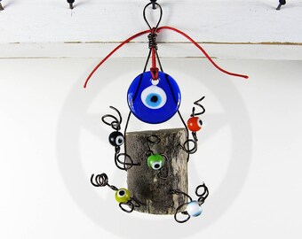 Evil Eye Wandbehang mit Holzbrockenschutz Handgefertigtes Wicca Pagan Rustikaler Primitiver Sacred Space Natur Luck Magick Alternative Decor