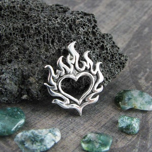 Little Flaming Heart Pendant Necklace Fire Flames Burning Love Emoji Valentine&#39;s Day Anniversary Gift For Her Wife Girlfriend Lover