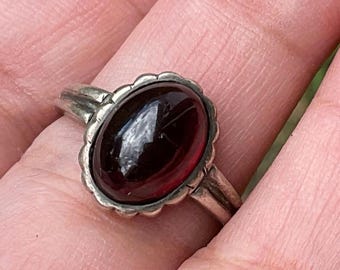 Garnet raspberry color gem silver Ring size 7