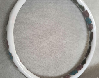Vintage Cloisonné Enamel Floral Bangle Bracelet – White Background with Hand-Painted Flowers