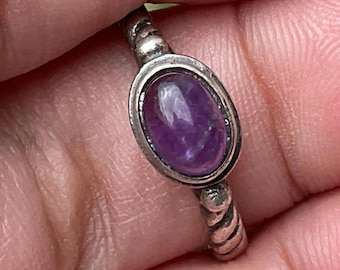Sterling Silver Amethyst Ring – Oval Cabochon Purple Gemstone – Size 7