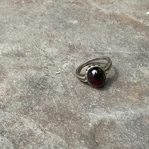 Garnet raspberry color gem silver Ring size 7 - image 8