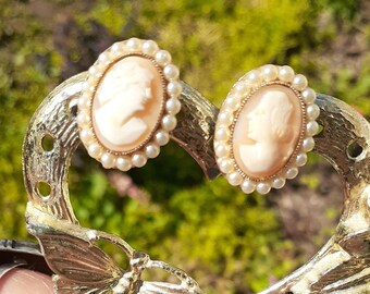 Vintage Cameo Earrings with Faux Pearl Halo – Screw Back Gold Tone – 1950s Style